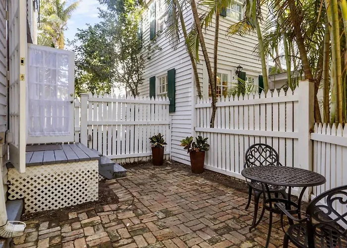 Lazy Gecko By Avantstay Walk To Duval St In Key West Month Long Stays Only